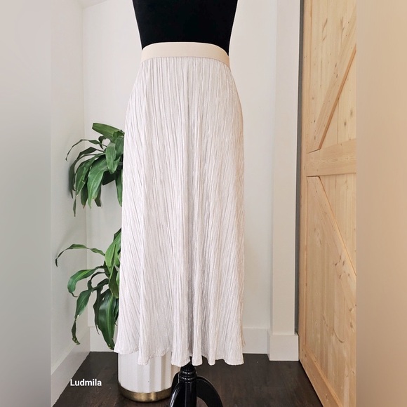 LANE BRYANT Size 22/24 Women's Shimmery Silver Long Skirt With Elastic Waistband - Picture 6 of 7